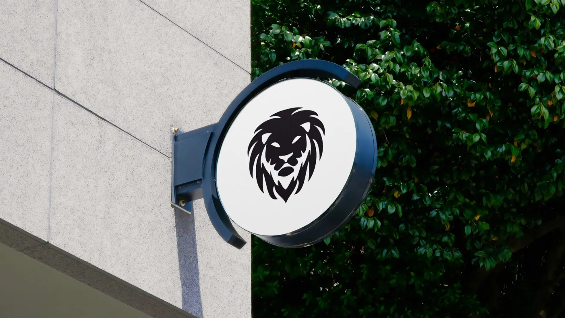 Cartel de fachada con el isotipo de león de BONN